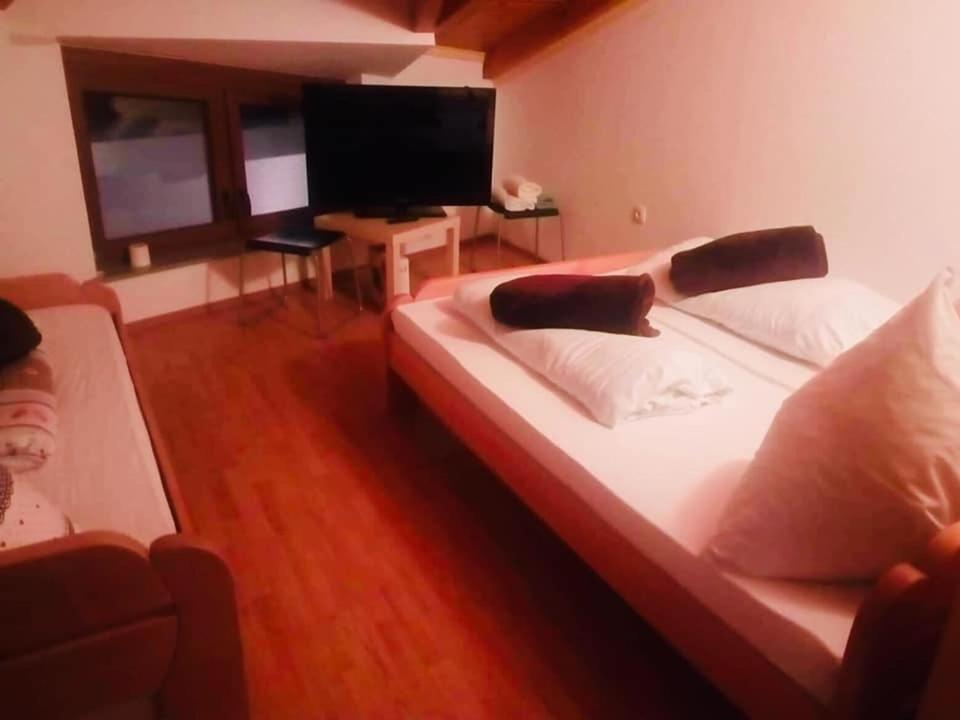 בוגוינו Omladinski Hotel Rostovo מראה חיצוני תמונה