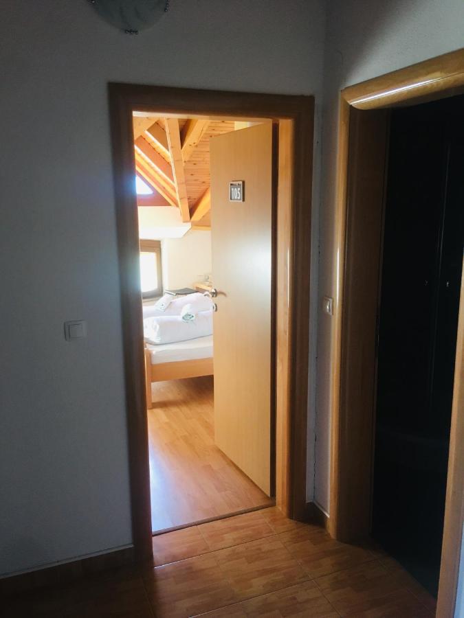 בוגוינו Omladinski Hotel Rostovo מראה חיצוני תמונה